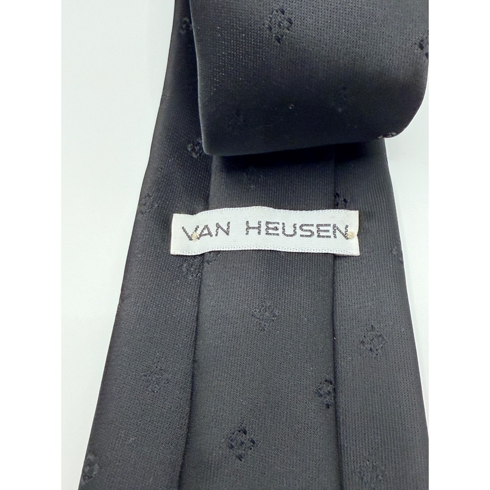 Van Heusen Mens Black Jacquard Crest Pattern Silk Blend Necktie 3.75 Inch Width